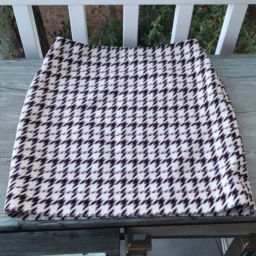 White House Black Market Black & White Skirt Size 4
